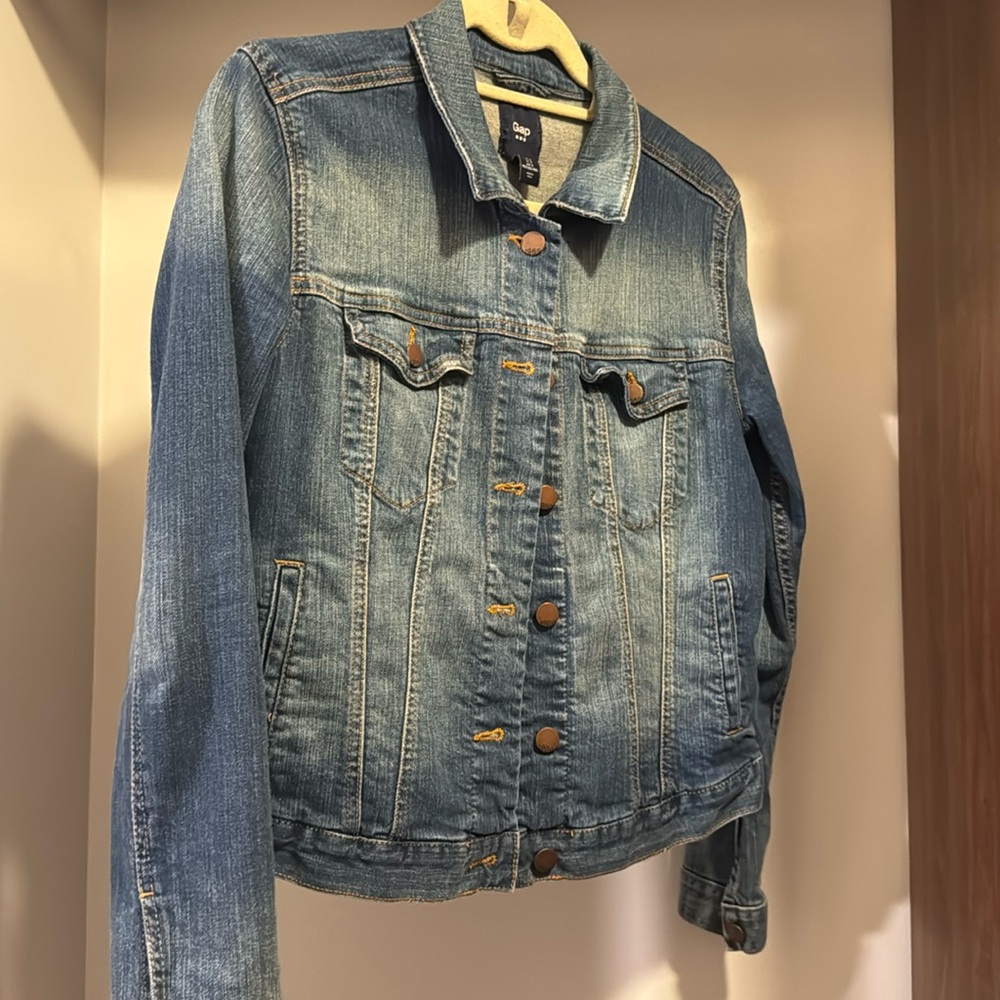 Gap Denim Jean Jacket - Pristine Condition